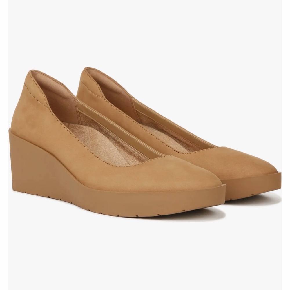 VIONIC "Sereno" Wedge Pumps in Camel, sz 8